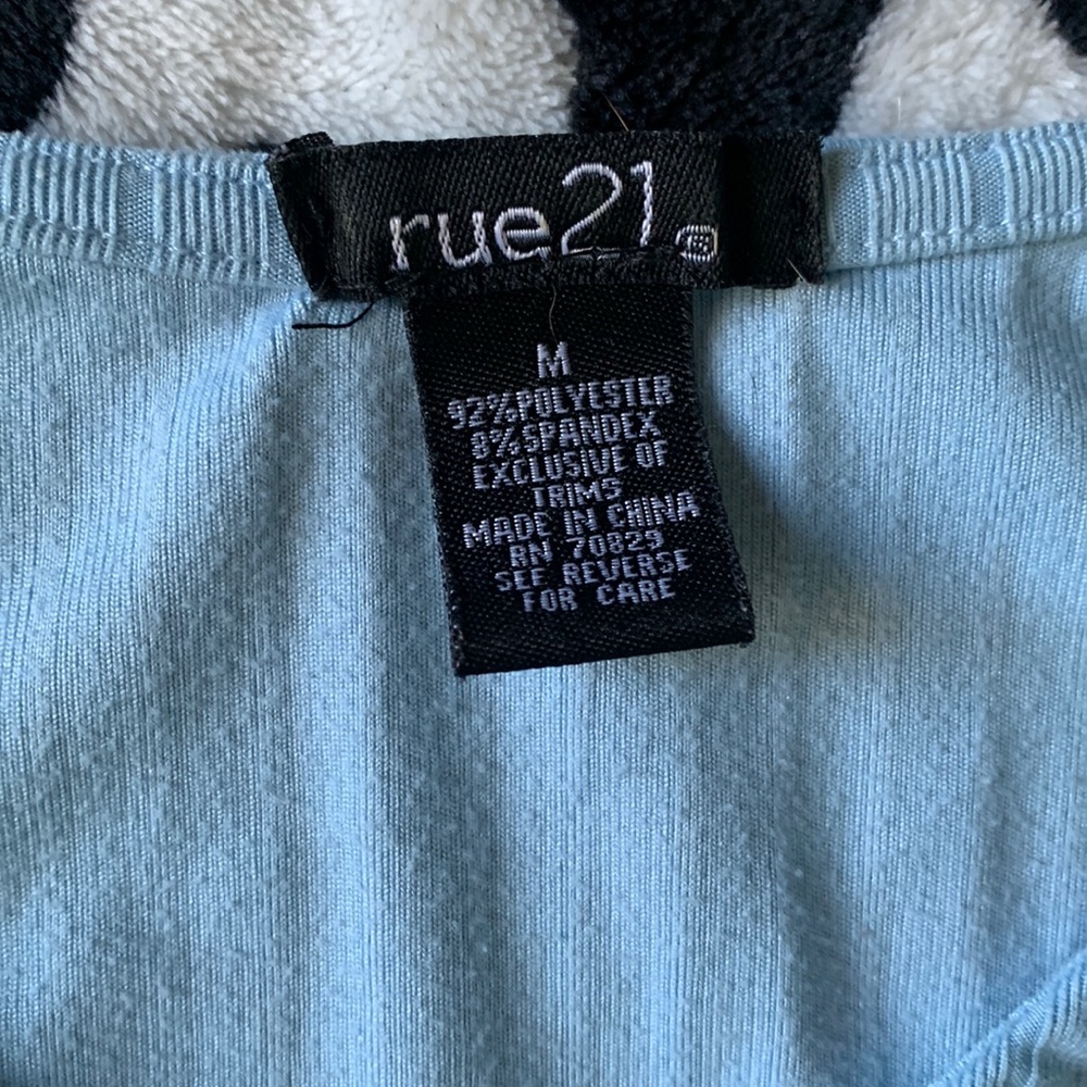 RUE 21 baby blue Crop Top with keyhole middle - Picture 3 of 6